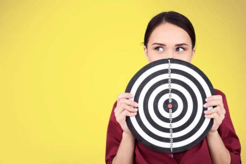 Die SMART-Formel wurde in der Mitte des 20. Jahrhunderts von Psychologen entwickelt. Diese haben sich dabei auf die Ergebnisse einer großen Studie gestützt, in der Top-Manager nach ihrem Erfolgsrezept gefragt wurden. Mehr zu diesem Thema erfährst du hier!