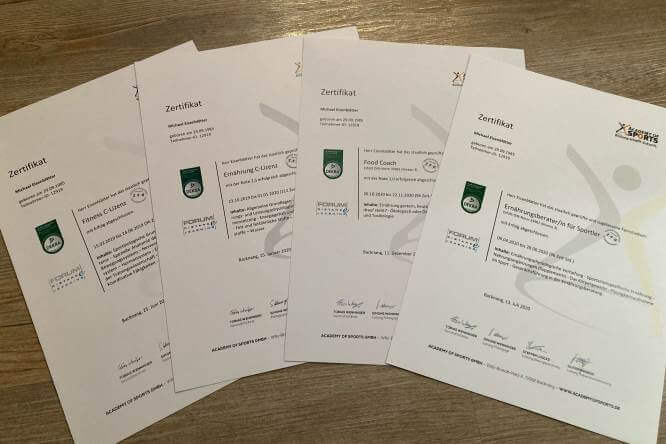 Dürfen wir euch Michael Eisenblätter vorstellen? Michael ist 35 Jahre alt und hat vor kurzem seine Ausbildung zum Food Coach mit dem Zertifikat der Academy of Sports erfolgreich abgeschlossen.